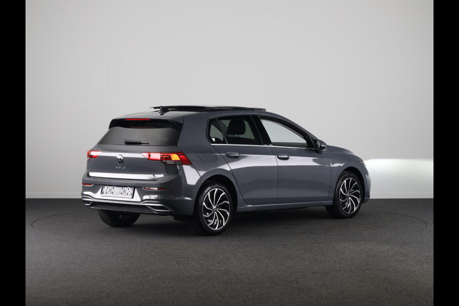 Volkswagen Golf 1.4 eHybrid Style 204 pk Automaat (DSG) | Navigatie | Panoramadak | Parkeersensoren | Adaptieve cruise control | Stoelverwarming |