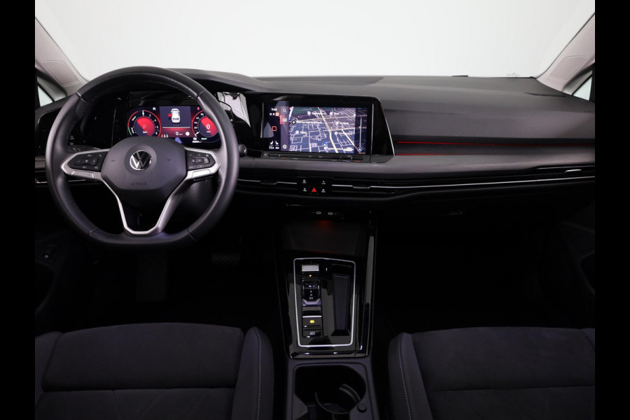 Volkswagen Golf 1.4 eHybrid Style 204 pk Automaat (DSG) | Navigatie | Panoramadak | Parkeersensoren | Adaptieve cruise control | Stoelverwarming |
