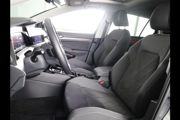 Volkswagen Golf 1.4 eHybrid Style 204 pk Automaat (DSG) | Navigatie | Panoramadak | Parkeersensoren | Adaptieve cruise control | Stoelverwarming |