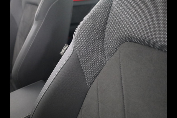 Volkswagen Golf 1.4 eHybrid Style 204 pk Automaat (DSG) | Navigatie | Panoramadak | Parkeersensoren | Adaptieve cruise control | Stoelverwarming |