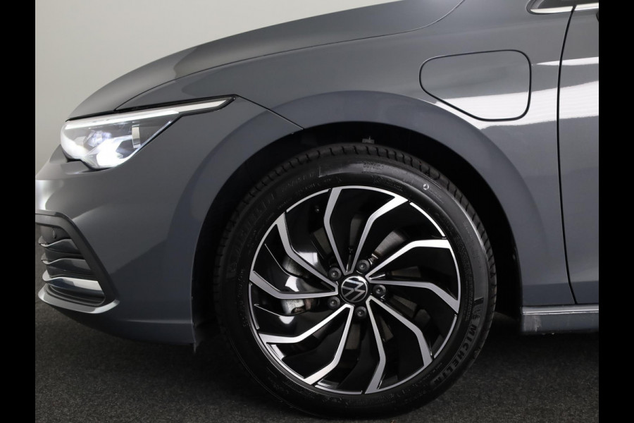 Volkswagen Golf 1.4 eHybrid Style 204 pk Automaat (DSG) | Navigatie | Panoramadak | Parkeersensoren | Adaptieve cruise control | Stoelverwarming |