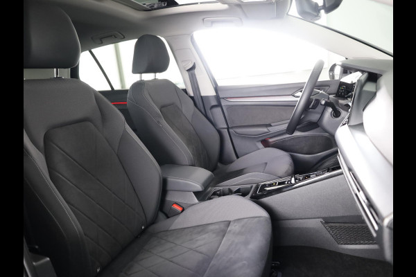 Volkswagen Golf 1.4 eHybrid Style 204 pk Automaat (DSG) | Navigatie | Panoramadak | Parkeersensoren | Adaptieve cruise control | Stoelverwarming |