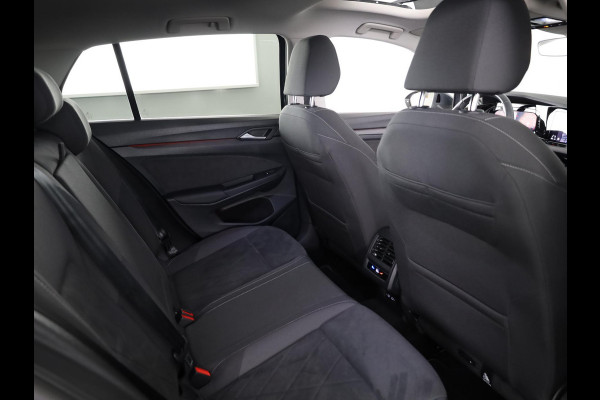 Volkswagen Golf 1.4 eHybrid Style 204 pk Automaat (DSG) | Navigatie | Panoramadak | Parkeersensoren | Adaptieve cruise control | Stoelverwarming |