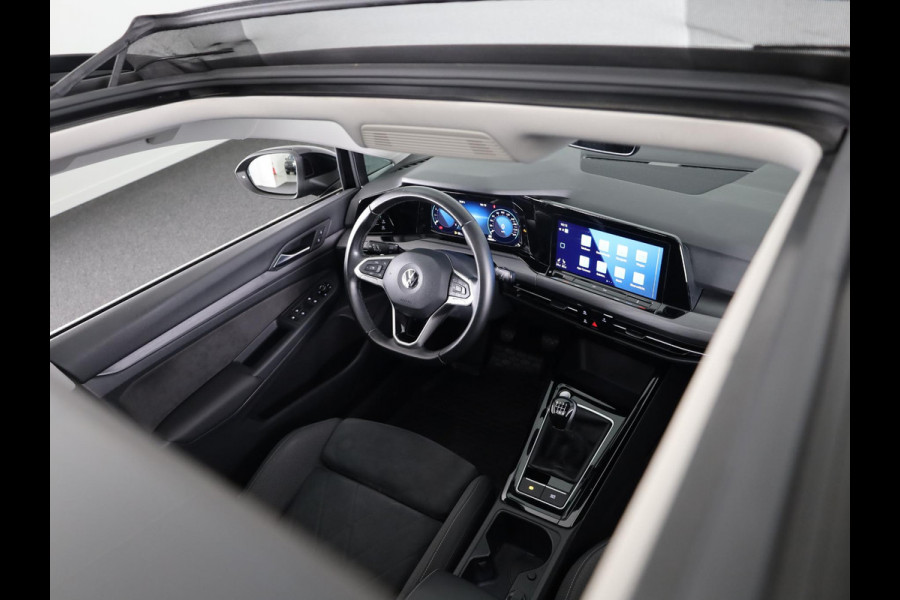 Volkswagen GOLF Variant 1.5 TSI Style 150 pk | Navigatie via App | Panoramadak | Parkeersensoren (Park assist) | Stoelverwarming | Apple Carplay/Android Auto |