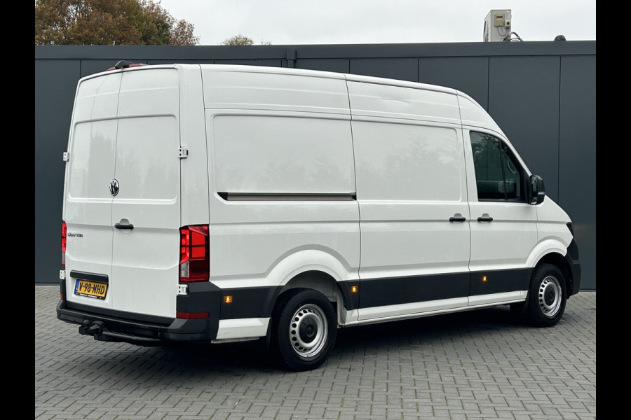 Volkswagen Crafter 35 2.0 TDI 141 PK / DSG AUTOMAAT / L3H3 / 3 TONS TREKHAAK / AIRCO / CAMERA / 3-ZITS