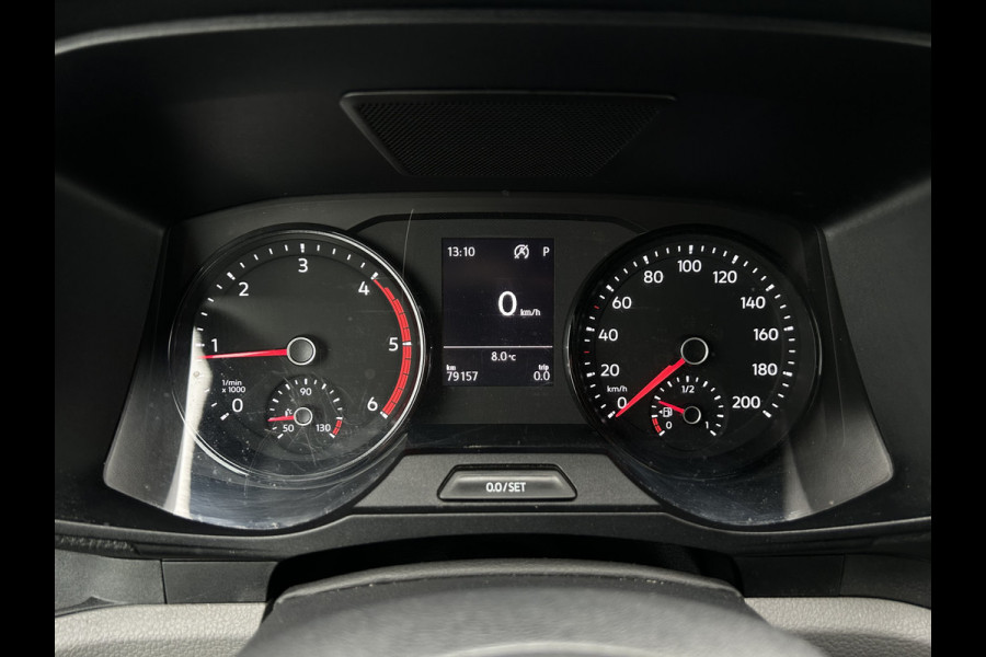 Volkswagen Crafter 35 2.0 TDI 141 PK / DSG AUTOMAAT / L3H3 / 3 TONS TREKHAAK / AIRCO / CAMERA / 3-ZITS