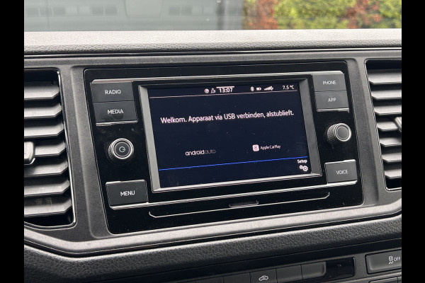 Volkswagen Crafter 35 2.0 TDI 141 PK / DSG AUTOMAAT / L3H3 / 3 TONS TREKHAAK / AIRCO / CAMERA / 3-ZITS