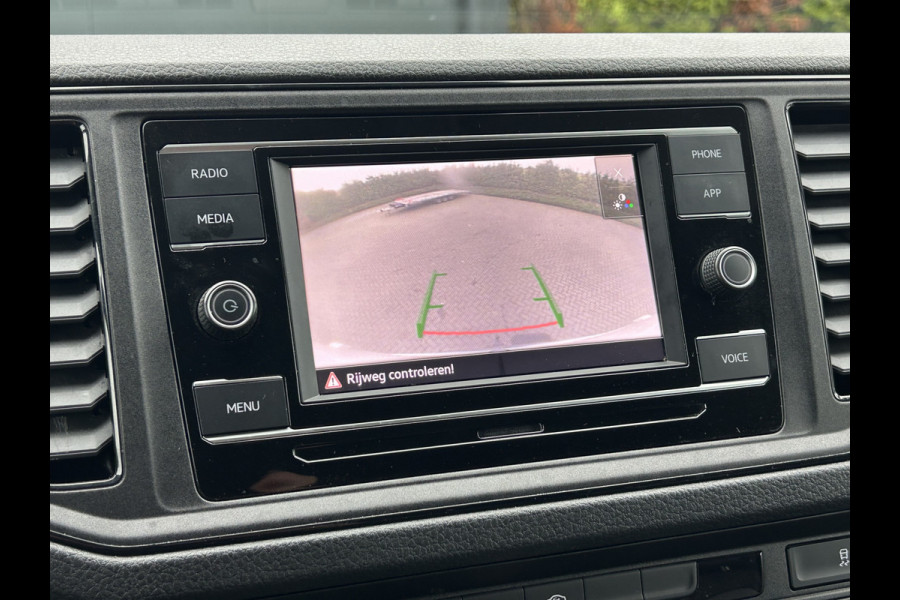 Volkswagen Crafter 35 2.0 TDI 141 PK / DSG AUTOMAAT / L3H3 / 3 TONS TREKHAAK / AIRCO / CAMERA / 3-ZITS