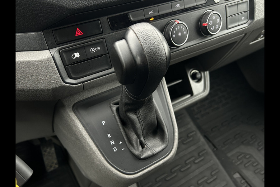 Volkswagen Crafter 35 2.0 TDI 141 PK / DSG AUTOMAAT / L3H3 / 3 TONS TREKHAAK / AIRCO / CAMERA / 3-ZITS