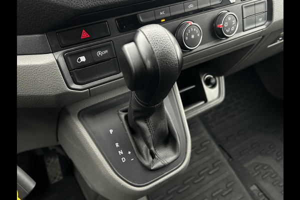 Volkswagen Crafter 35 2.0 TDI 141 PK / DSG AUTOMAAT / L3H3 / 3 TONS TREKHAAK / AIRCO / CAMERA / 3-ZITS