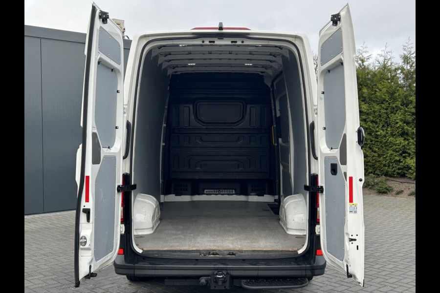 Volkswagen Crafter 2.0 TDI 141 PK / DSG AUTOMAAT / L3H3 / 3 TONS TREKHAAK / AIRCO / CRUISE / CAMERA / 3-ZITS