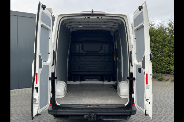 Volkswagen Crafter 2.0 TDI 141 PK / DSG AUTOMAAT / L3H3 / 3 TONS TREKHAAK / AIRCO / CRUISE / CAMERA / 3-ZITS