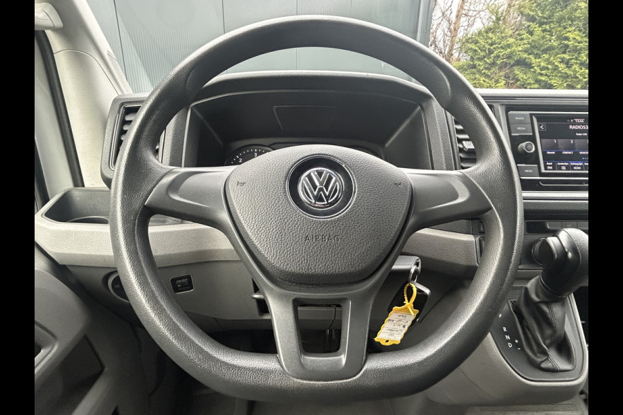 Volkswagen Crafter 2.0 TDI 141 PK / DSG AUTOMAAT / L3H3 / 3 TONS TREKHAAK / AIRCO / CRUISE / CAMERA / 3-ZITS