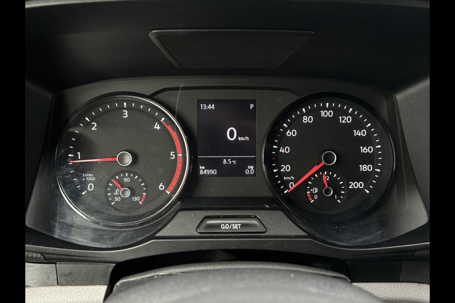 Volkswagen Crafter 2.0 TDI 141 PK / DSG AUTOMAAT / L3H3 / 3 TONS TREKHAAK / AIRCO / CRUISE / CAMERA / 3-ZITS