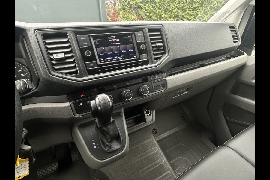 Volkswagen Crafter 2.0 TDI 141 PK / DSG AUTOMAAT / L3H3 / 3 TONS TREKHAAK / AIRCO / CRUISE / CAMERA / 3-ZITS