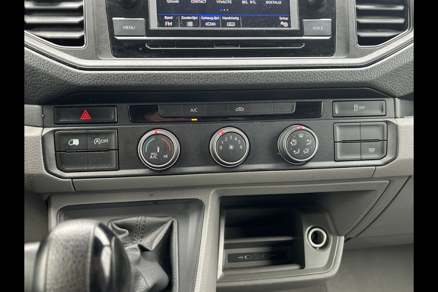 Volkswagen Crafter 2.0 TDI 141 PK / DSG AUTOMAAT / L3H3 / 3 TONS TREKHAAK / AIRCO / CRUISE / CAMERA / 3-ZITS