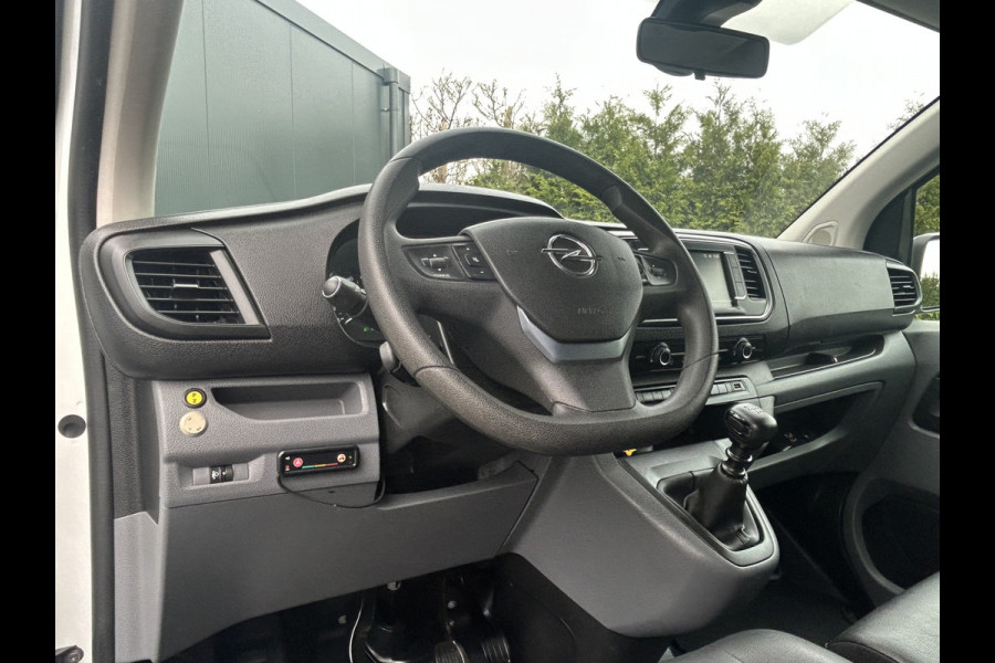Opel Vivaro 2.0 CDTI 123 PK / L2H1 / 1e EIG. / SORTIMO INRICHTING / TREKHAAK / CAMERA / AIRCO / CRUISE / 3-ZITS / PDC