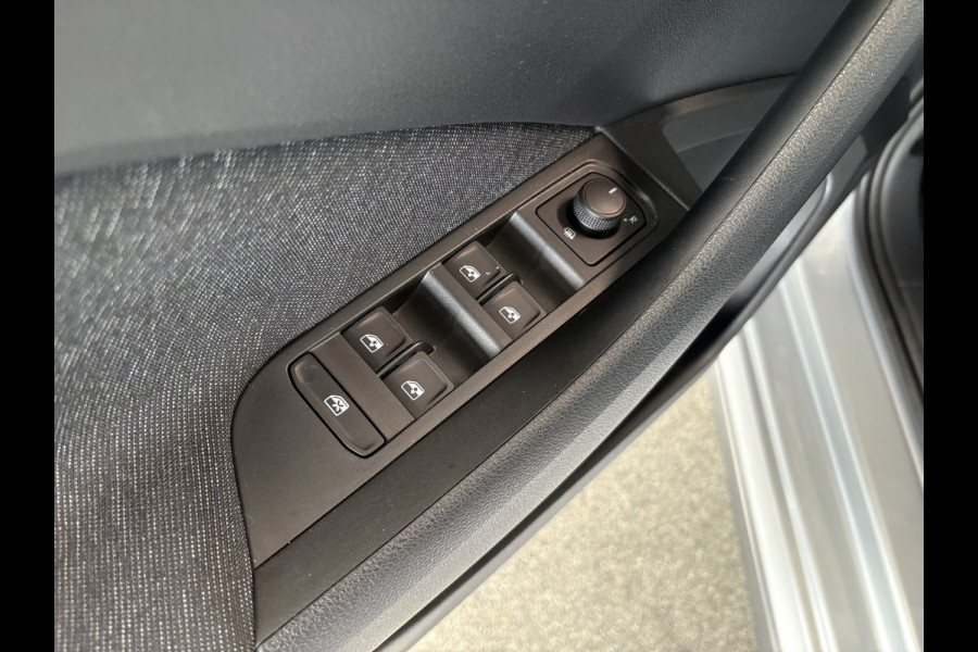 Škoda Kamiq 1.0 TSi 110pk Business Edition LED/VIRTUAL/NAVI/CARPLAY/DAB/PDC/WINTERPACK