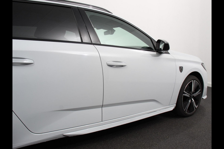 Peugeot 308 1.2 PureTech 130pk Automaat GT | Demo! | Climate control Adaptive cruise control Parkeersensoren Achteruitrijcamera Navigatie Voorstoelen verwarmd LED Apple Carplay/ Android Auto