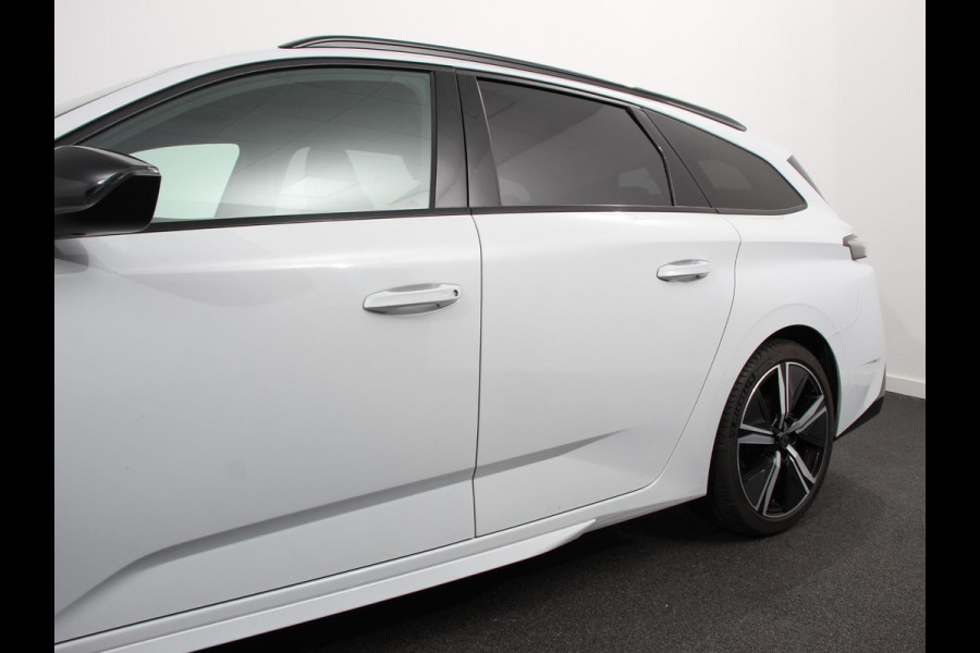 Peugeot 308 1.2 PureTech 130pk Automaat GT | Demo! | Climate control Adaptive cruise control Parkeersensoren Achteruitrijcamera Navigatie Voorstoelen verwarmd LED Apple Carplay/ Android Auto