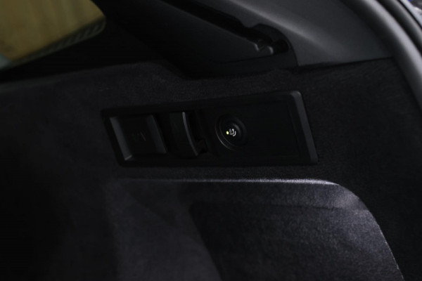 BMW 3 Serie Touring 330e M-Sport *Pano*H/K*360 Camera*Trekhaak*