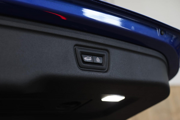 BMW 3 Serie Touring 330e M-Sport *Pano*H/K*360 Camera*Trekhaak*