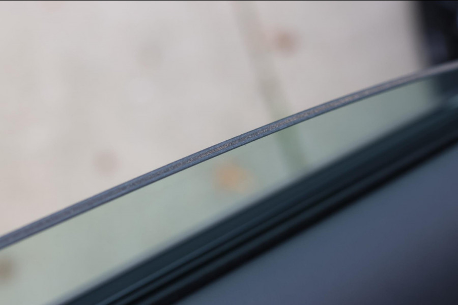 BMW 3 Serie Touring 330e M-Sport *Pano*H/K*360 Camera*Trekhaak*