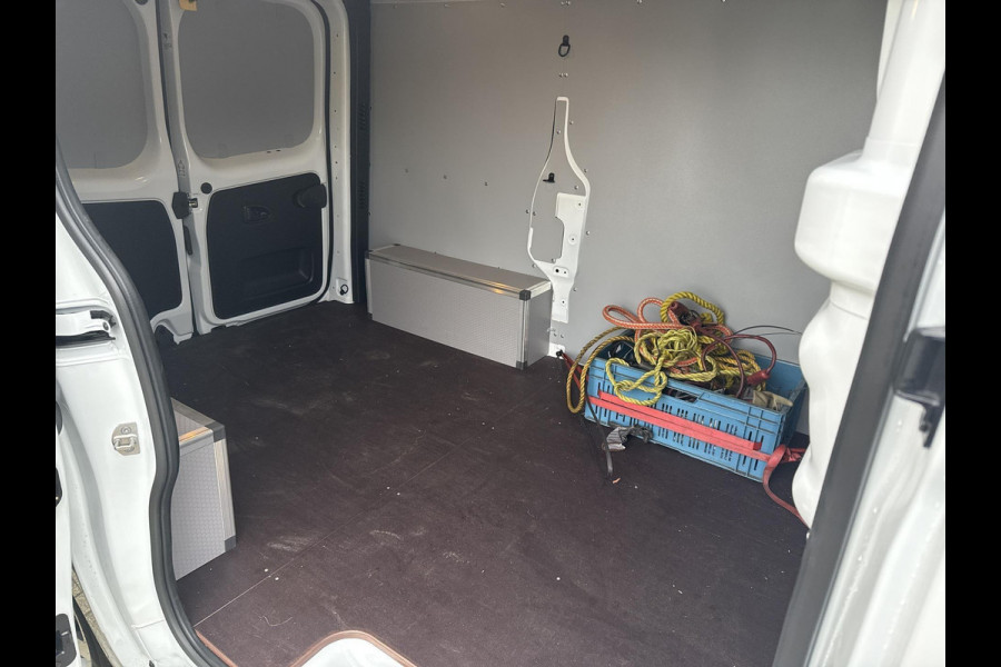 Nissan Primastar 2.0 dCi L1H1 N-Connecta + betimmering + trekhaak