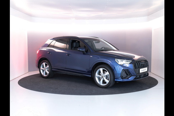 Audi Q3 45 TFSI e S edition 245 pk S-tronic | Navigatie | Parkeersensoren (Park assist) | Achteruitrijcamera | Adaptieve cruise control | Lederen bekleding | Elektr. voorstoelen | S-Line |