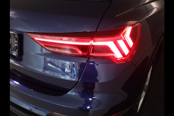 Audi Q3 45 TFSI e S edition 245 pk S-tronic | Navigatie | Parkeersensoren (Park assist) | Achteruitrijcamera | Adaptieve cruise control | Lederen bekleding | Elektr. voorstoelen | S-Line |