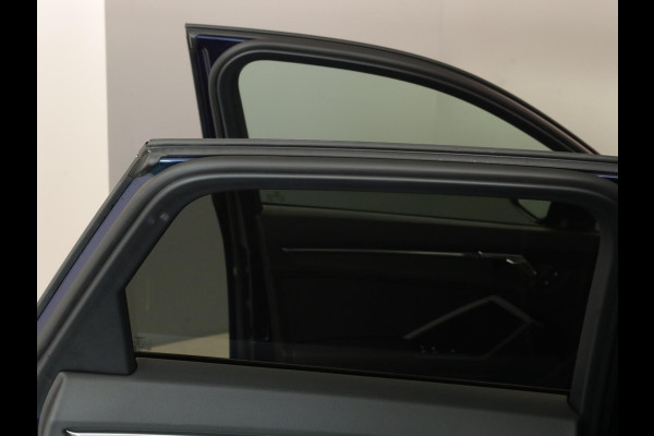 Audi Q3 45 TFSI e S edition 245 pk S-tronic | Navigatie | Parkeersensoren (Park assist) | Achteruitrijcamera | Adaptieve cruise control | Lederen bekleding | Elektr. voorstoelen | S-Line |