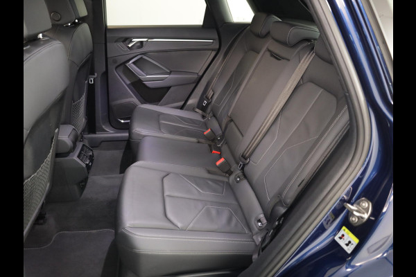 Audi Q3 45 TFSI e S edition 245 pk S-tronic | Navigatie | Parkeersensoren (Park assist) | Achteruitrijcamera | Adaptieve cruise control | Lederen bekleding | Elektr. voorstoelen | S-Line |