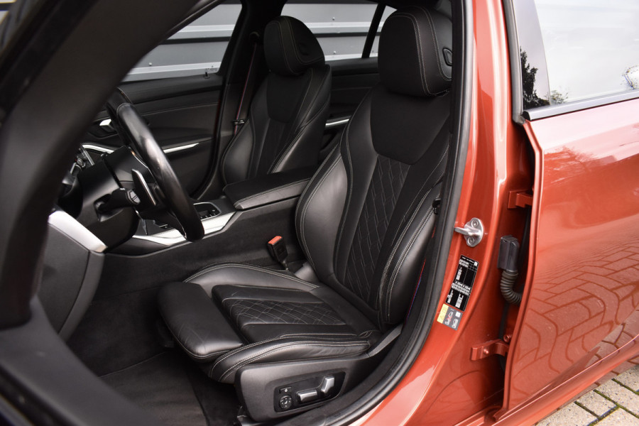 BMW 3 Serie 330e M Sport Individual | Pano | Laser | ACC | Head-Up | Memory Seats | 19'' Wielen |