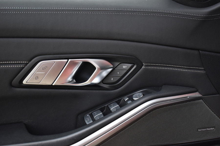 BMW 3 Serie 330e M Sport Individual | Pano | Laser | ACC | Head-Up | Memory Seats | 19'' Wielen |