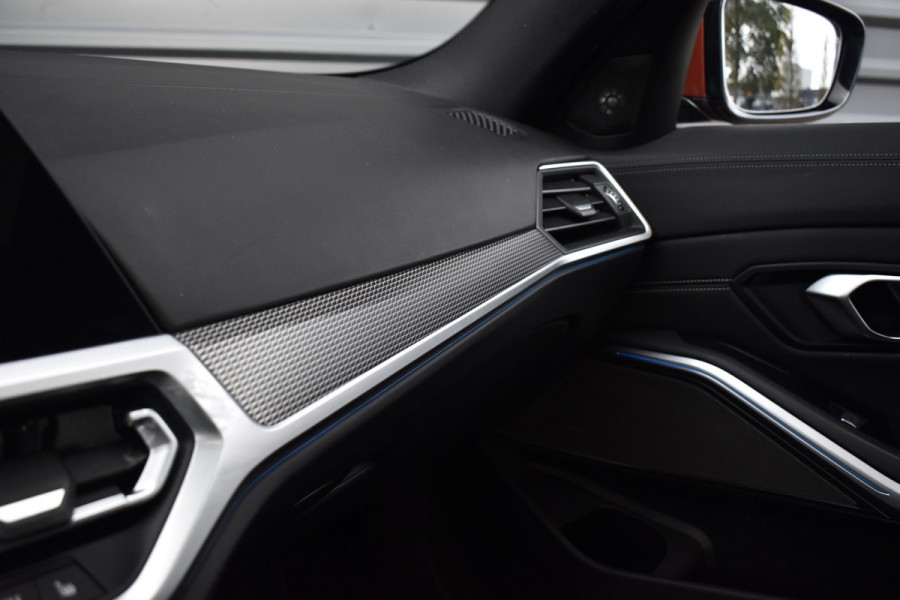 BMW 3 Serie 330e M Sport Individual | Pano | Laser | ACC | Head-Up | Memory Seats | 19'' Wielen |