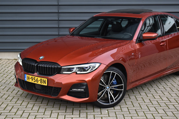 BMW 3 Serie 330e M Sport Individual | Pano | Laser | ACC | Head-Up | Memory Seats | 19'' Wielen |