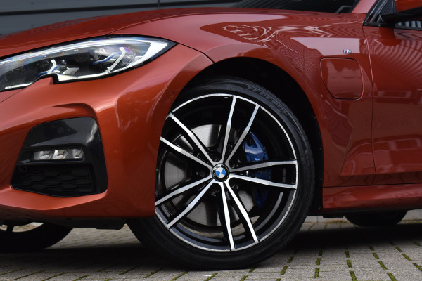 BMW 3 Serie 330e M Sport Individual | Pano | Laser | ACC | Head-Up | Memory Seats | 19'' Wielen |