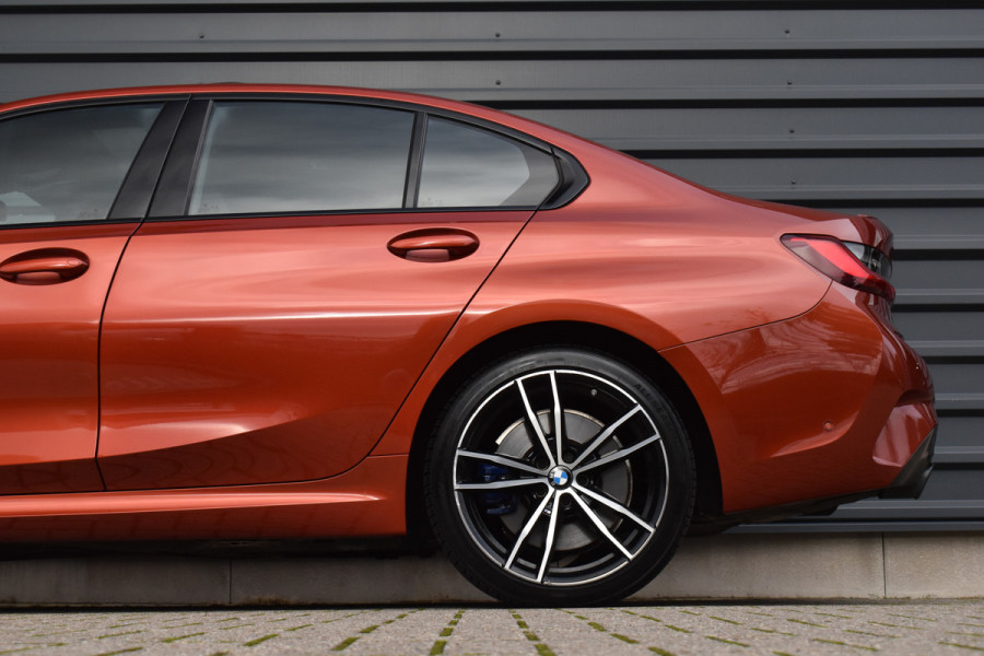 BMW 3 Serie 330e M Sport Individual | Pano | Laser | ACC | Head-Up | Memory Seats | 19'' Wielen |
