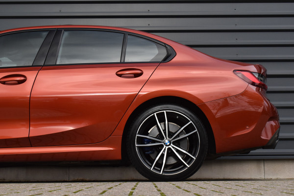 BMW 3 Serie 330e M Sport Individual | Pano | Laser | ACC | Head-Up | Memory Seats | 19'' Wielen |