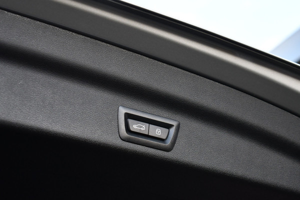 BMW X1 xDrive25e M-Sport Pano Trekhaak Camera 3786km!