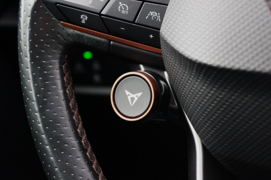 CUPRA Formentor 1.4 e-Hybrid 245 PK VZ Performance, Stuur-Startknop, Groot-Navigatie, Carplay, Kuipstoelen, Camera
