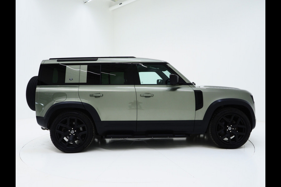 Land Rover Defender 110 2.0 P400e Urban | Panoramadak | Wide Arch | Luchtvering | Meridian | 360 | Sidesteps | Trekhaak