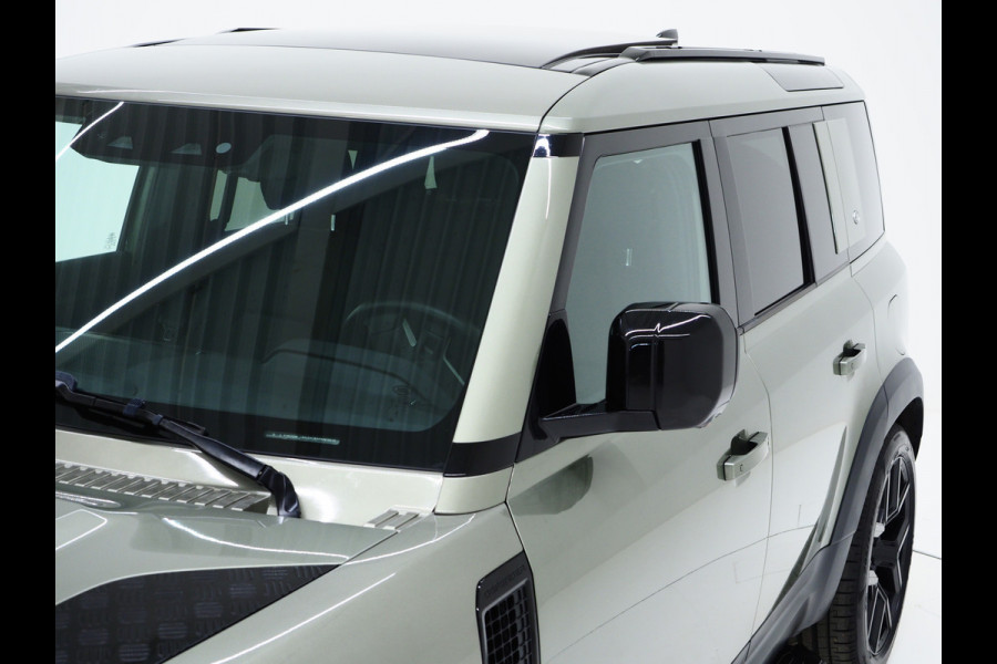 Land Rover Defender 110 2.0 P400e Urban | Panoramadak | Wide Arch | Luchtvering | Meridian | 360 | Sidesteps | Trekhaak