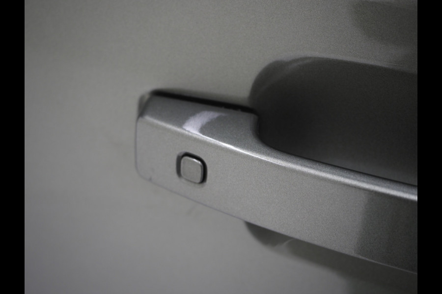 Land Rover Defender 110 2.0 P400e Urban | Panoramadak | Wide Arch | Luchtvering | Meridian | 360 | Sidesteps | Trekhaak