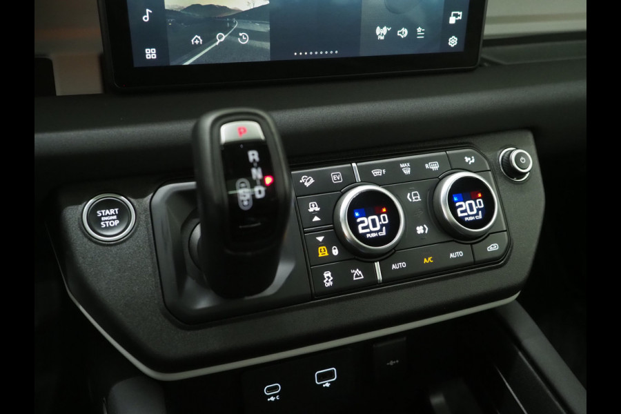 Land Rover Defender 110 2.0 P400e Urban | Panoramadak | Wide Arch | Luchtvering | Meridian | 360 | Sidesteps | Trekhaak