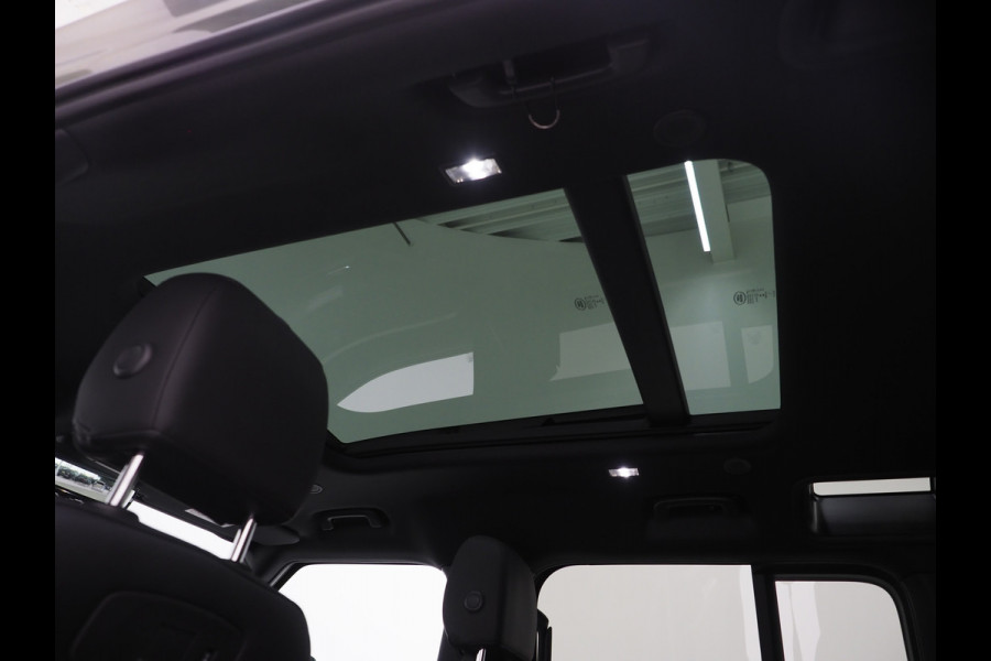 Land Rover Defender 110 2.0 P400e Urban | Panoramadak | Wide Arch | Luchtvering | Meridian | 360 | Sidesteps | Trekhaak