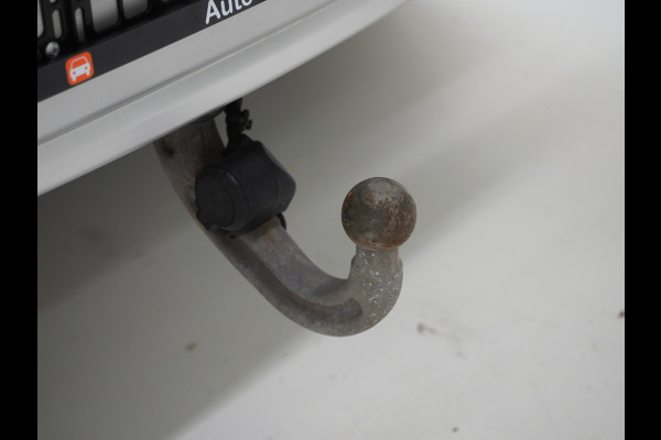 Land Rover Defender 110 2.0 P400e Urban | Panoramadak | Wide Arch | Luchtvering | Meridian | 360 | Sidesteps | Trekhaak