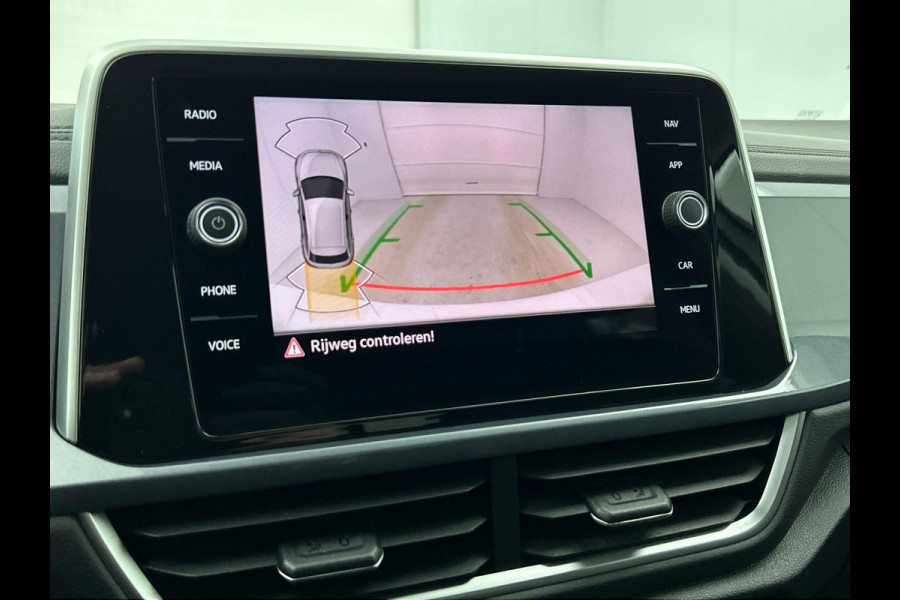 Volkswagen T-Roc 1.5 TSI 150pk DSG Style | two tone | Navigatie | Apple Carplay/Android Auto | Parkeersensoren | Camera | Adaptive Cruise Control | Blind Spot Assist | Park Assist | Stoel- en stuurverwarming | Elektrische achterklep | LED-koplampen