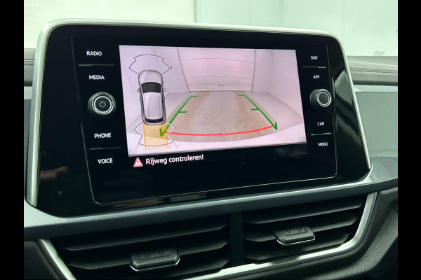 Volkswagen T-Roc 1.5 TSI 150pk DSG Style | two tone | Navigatie | Apple Carplay/Android Auto | Parkeersensoren | Camera | Adaptive Cruise Control | Blind Spot Assist | Park Assist | Stoel- en stuurverwarming | Elektrische achterklep | LED-koplampen