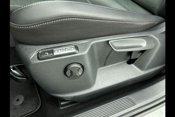 Volkswagen T-Roc 1.5 TSI 150pk DSG Style | two tone | Navigatie | Apple Carplay/Android Auto | Parkeersensoren | Camera | Adaptive Cruise Control | Blind Spot Assist | Park Assist | Stoel- en stuurverwarming | Elektrische achterklep | LED-koplampen